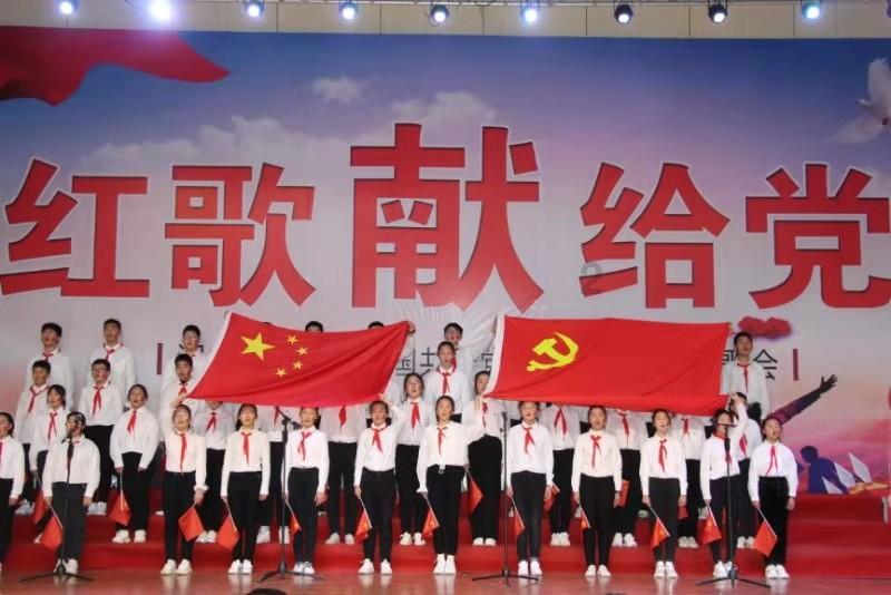 图片中是什么动漫人物？游戏画面